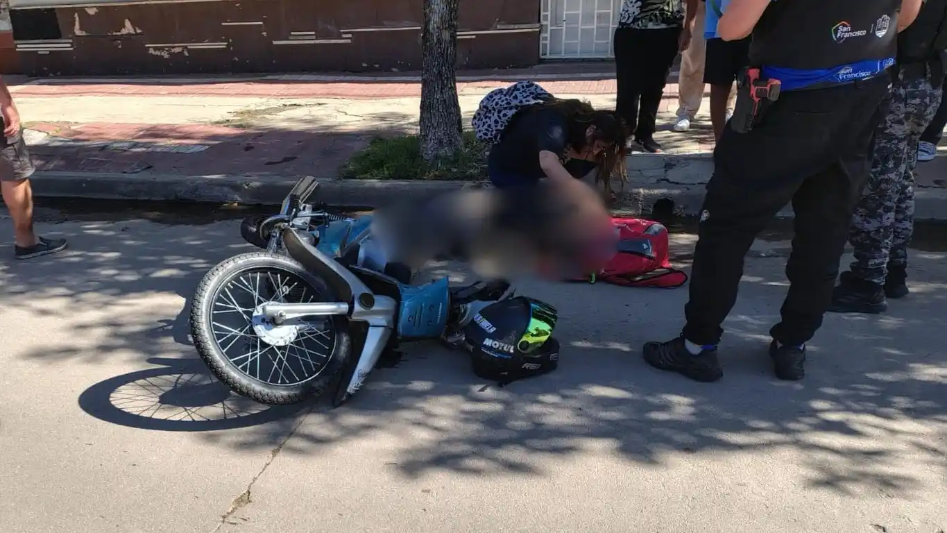 Choque entre motos en barrio La Florida: un conductor se fugó y otro sufrió fracturas