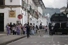 Joven se quita la vida tras haber sido detenida en marchas en Colombia