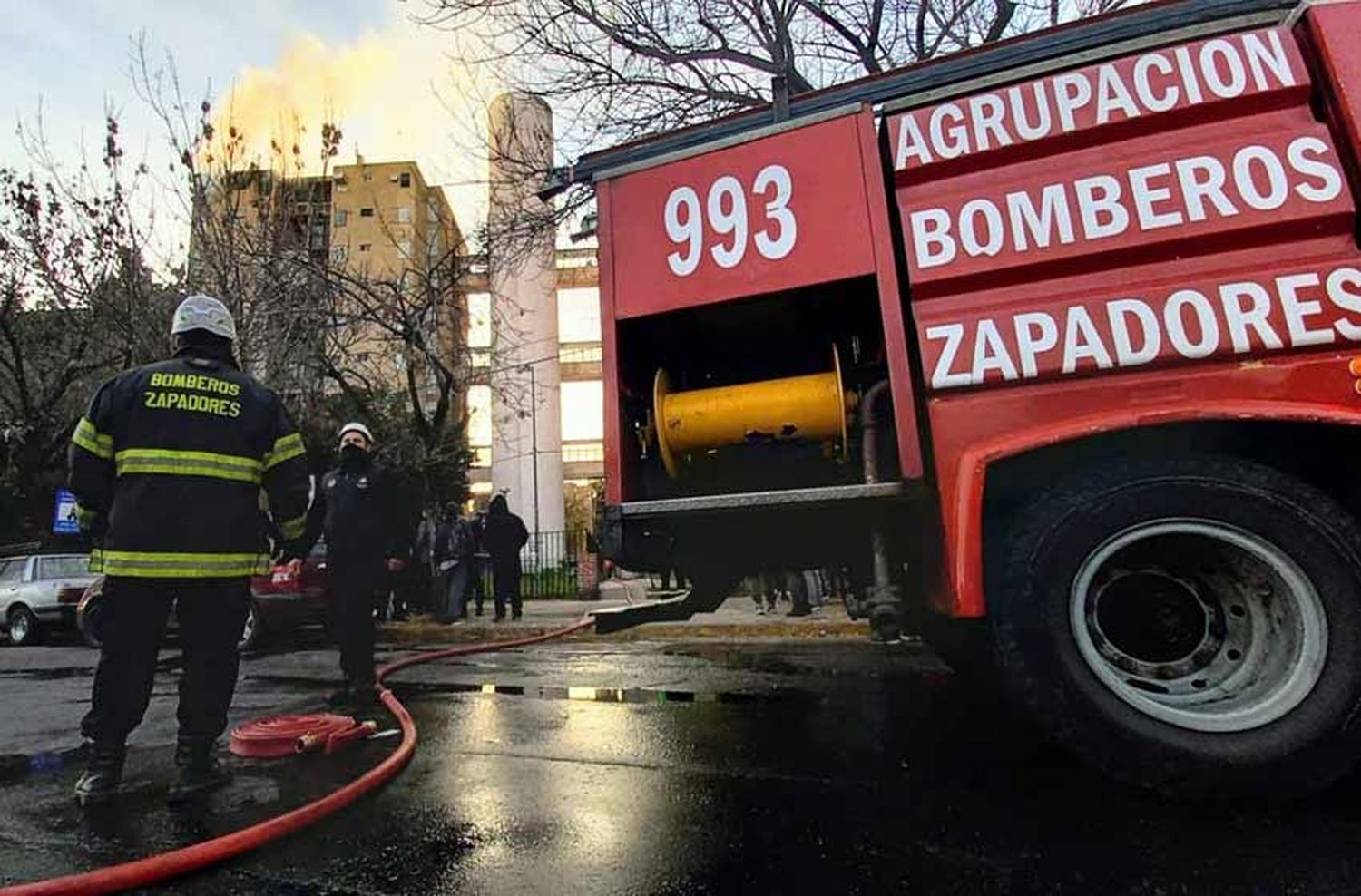 Tensión por un incendio en un edificio cerca del Parque Independencia