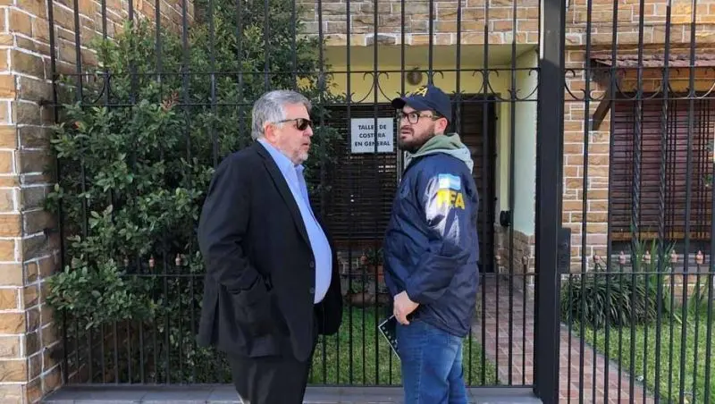 Allanaron la casa de Oscar Centeno