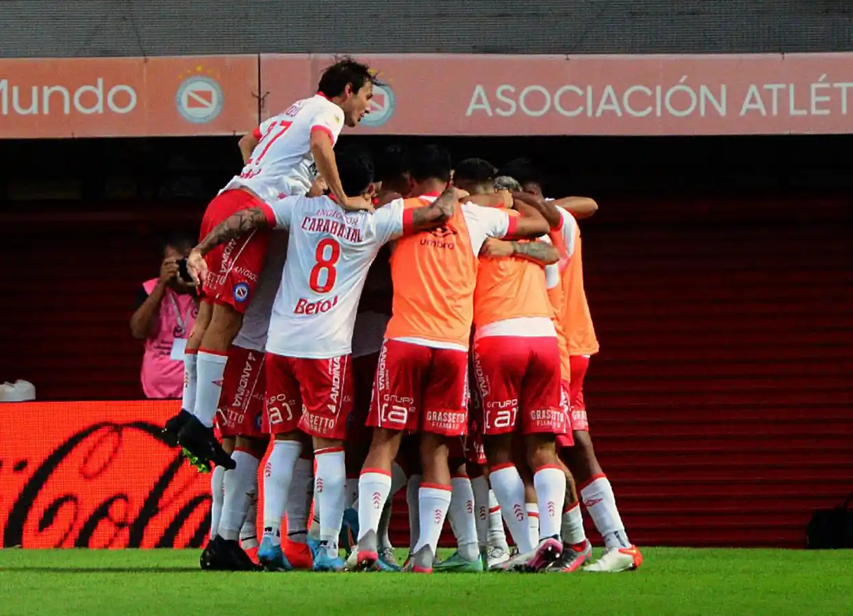 Argentinos se recuperó en su cancha ante Talleres