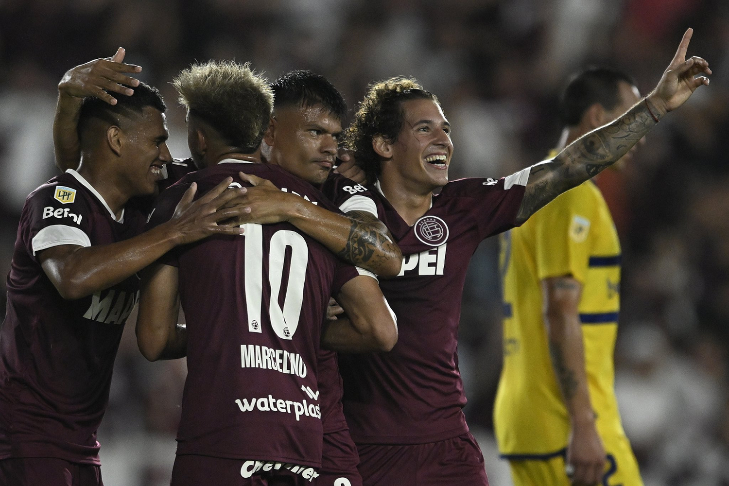 Con un gol de Walter Bou, Lanús le ganó a Boca por la Copa de la Liga