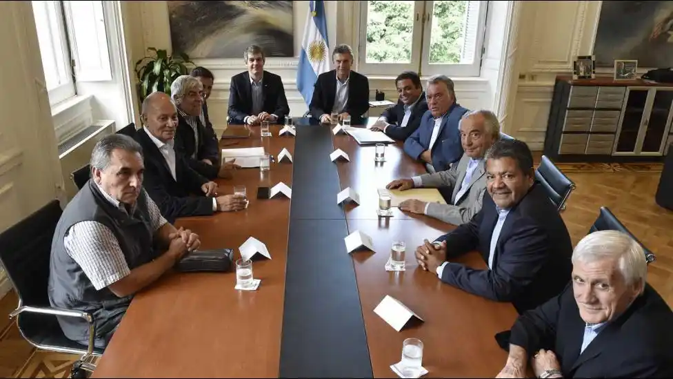 Finalizó la reunión entre Macri, Moyano, Barrionuevo, Venegas y Caló