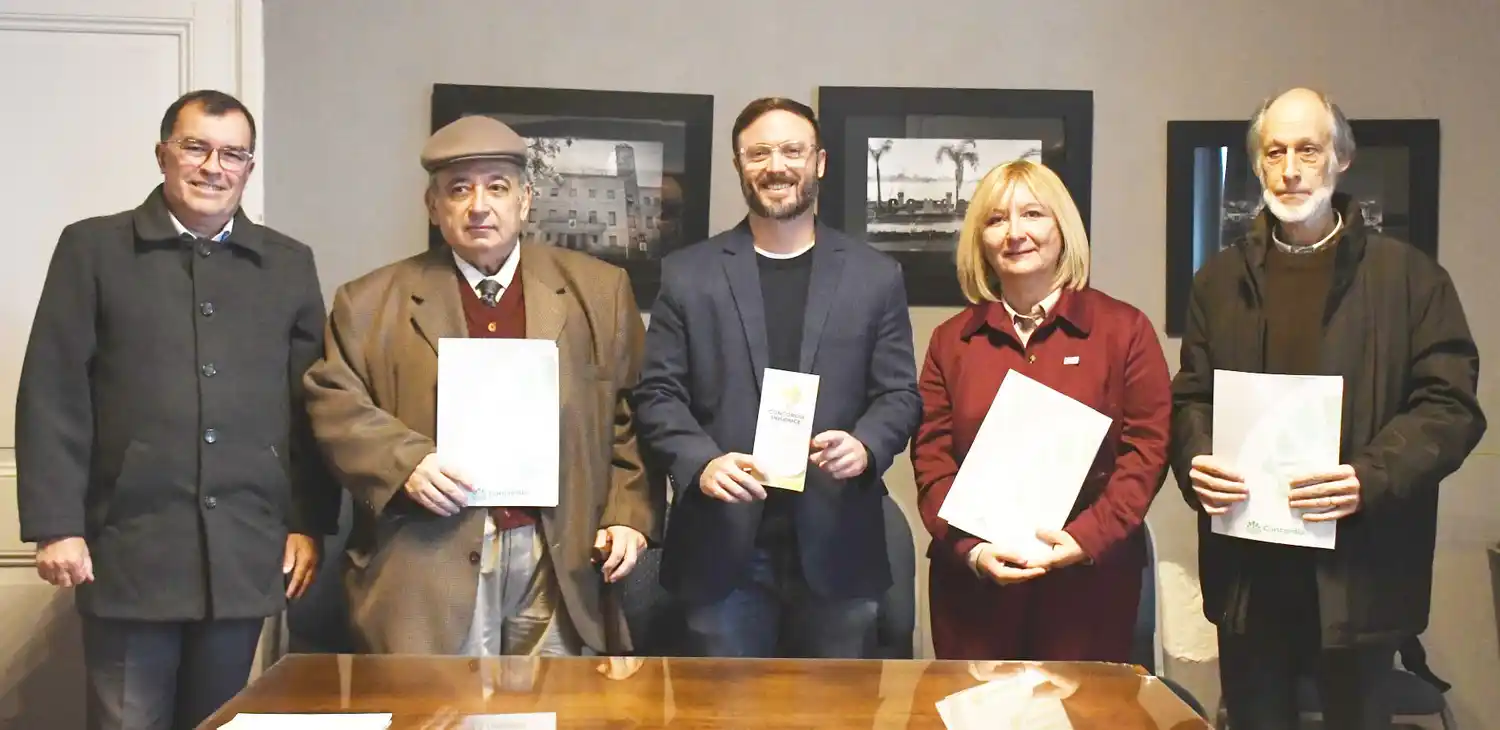 Azcué firmó un convenio con las universidades que serán parte de la “Expo Concordia Produce”