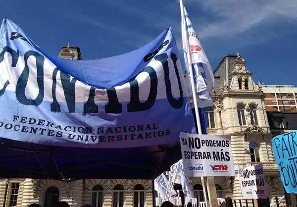 Docentes universitarios entrerrianos definieron un nuevo plan de lucha