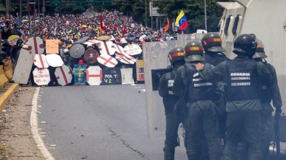 ¡SE ARMÓ LA GRANDE! Piden a Argentina investigar crímenes de lesa humanidad en Venezuela