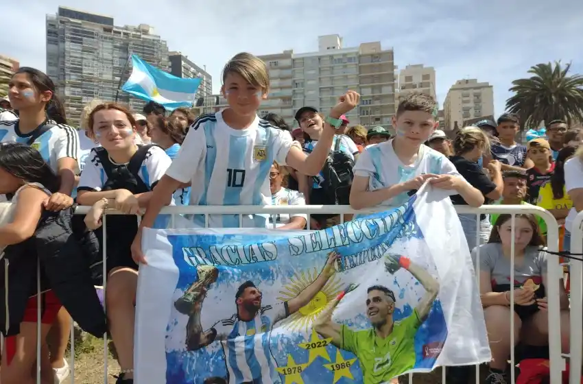 Así se vivió el Himno Nacional en la celebración del "Dibu" Martínez