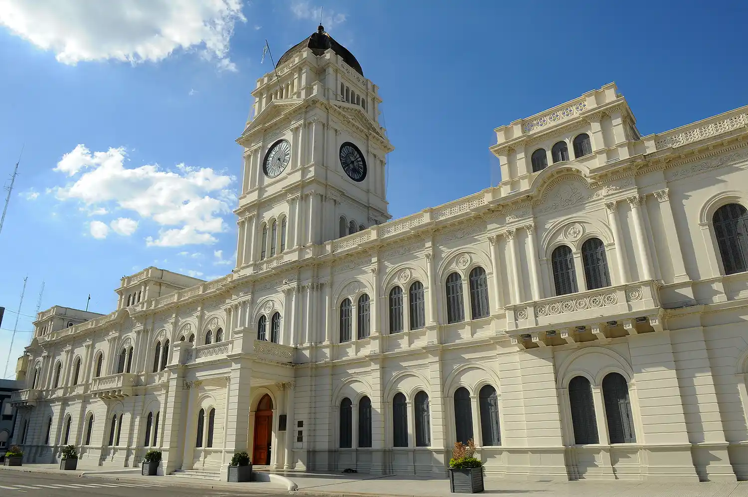 Extendieron la presencialidad con un aforo máximo del 50% en la Administración Pública