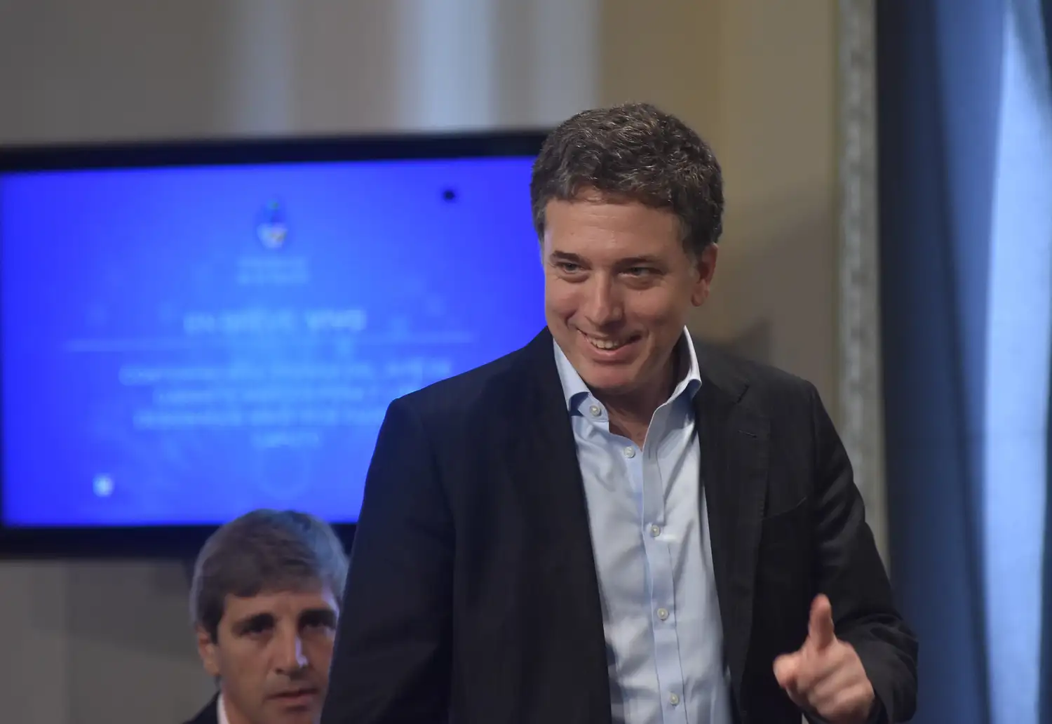 Dujovne le anticipó a la UIA que “impulsará una reforma impositiva”
