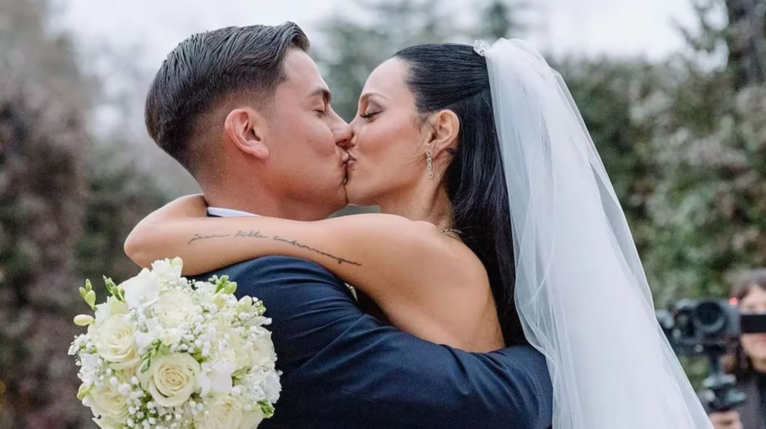 Oriana Sabatini y Paulo Dybala publicaron el álbum de fotos de su casamiento: “El día más maravilloso de nuestras vidas”