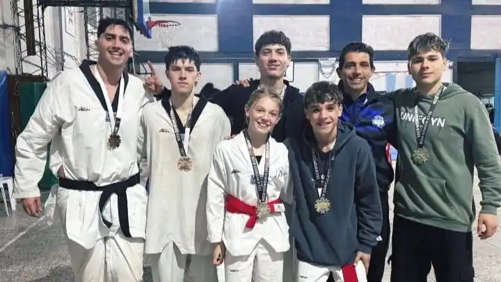 El grupo tandilense, en Merlo.