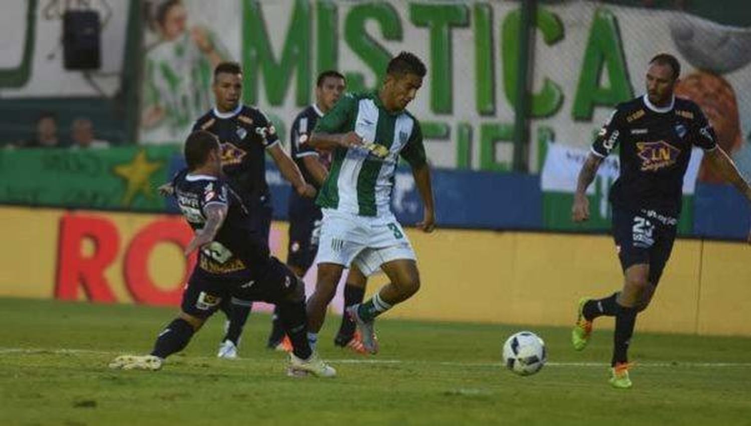 Banfield y Quilmes empataron en un encuentro vibrante