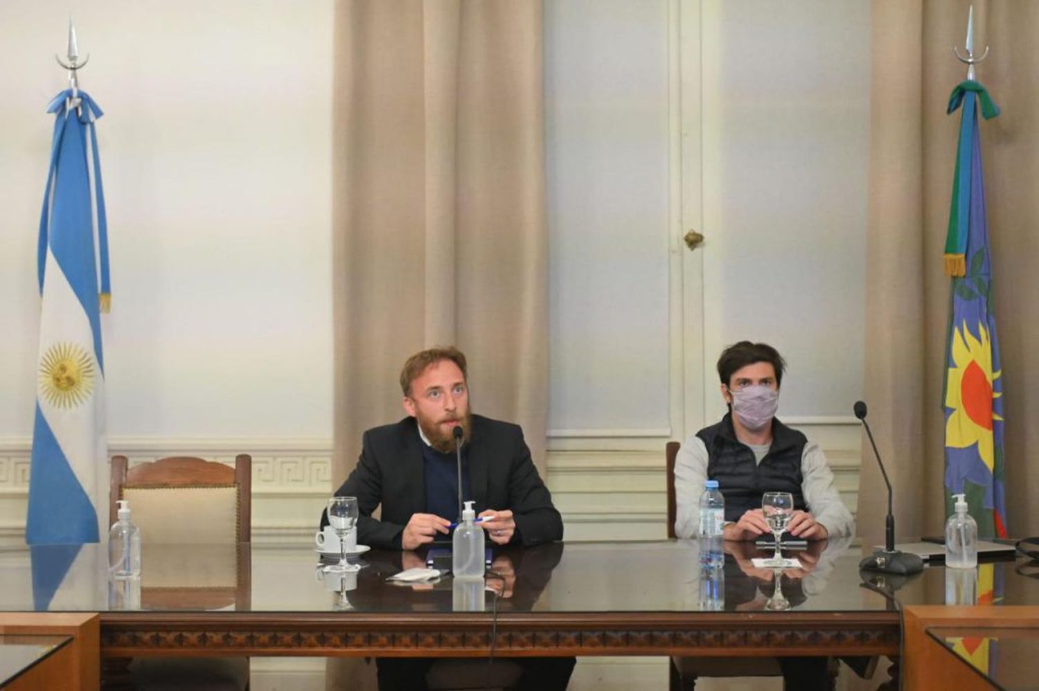 Thea se reunió con Otermín y expuso ante concejales en el Foro Legislativo 