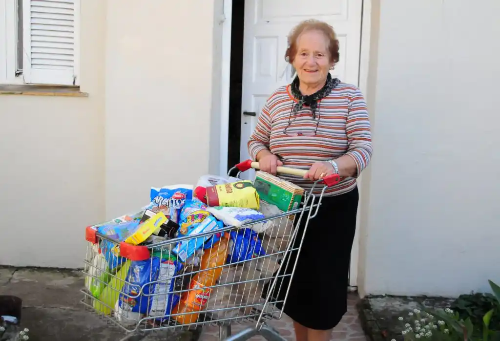 Fue entregado otro carro repleto de mercadería