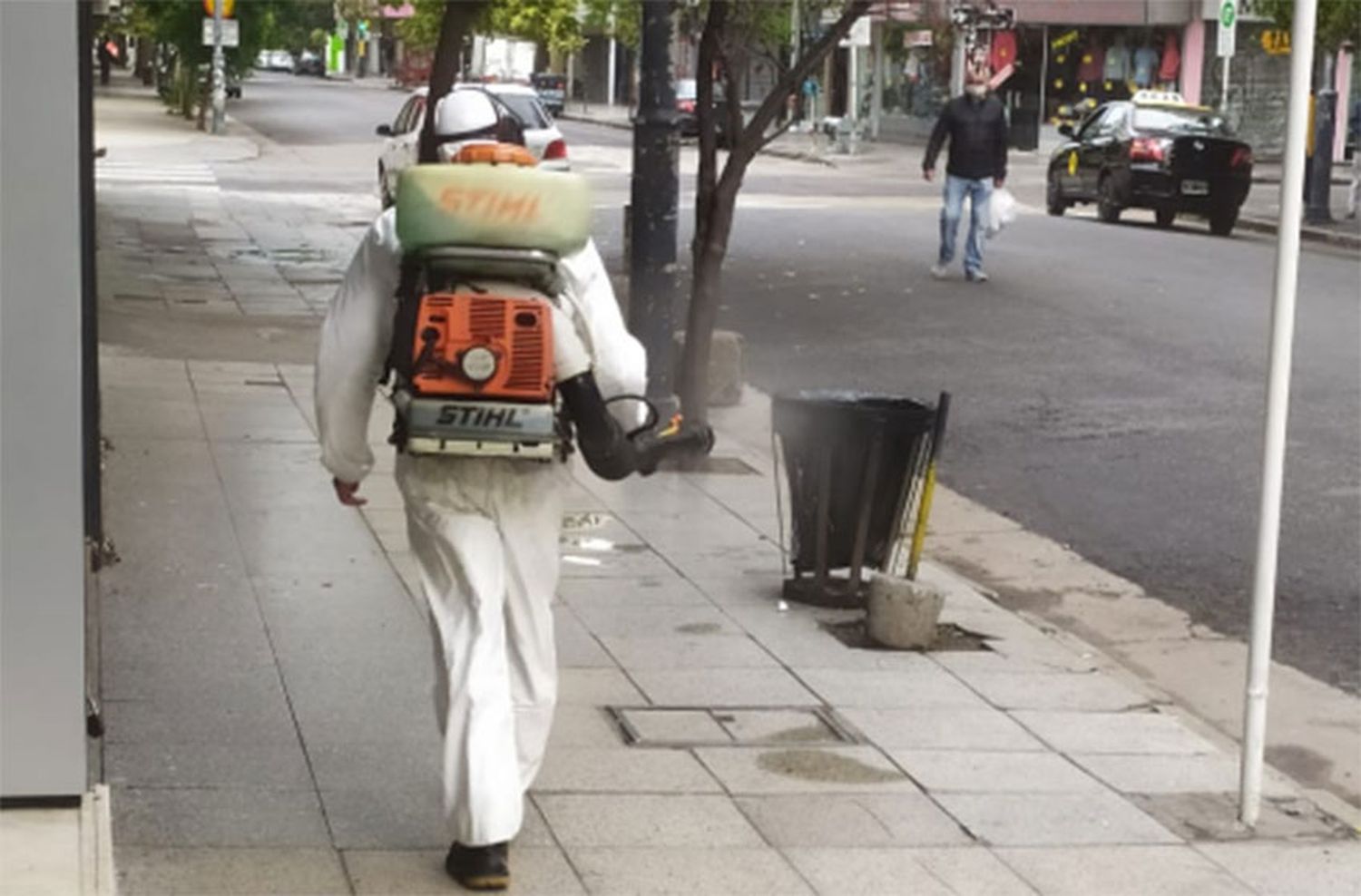 La postal del Primero de mayo: calles vacías y limpieza de espacios públicos