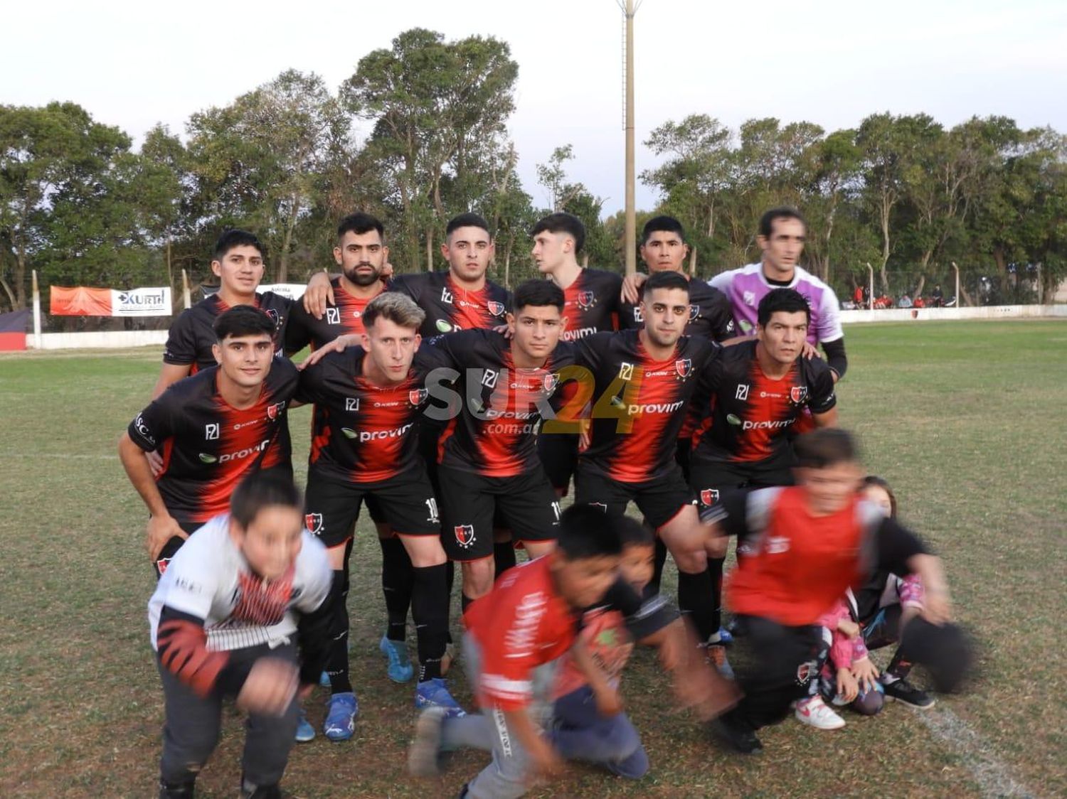 Carmelense goleó a Belgrano y tiene una vida más en busca de la promoción