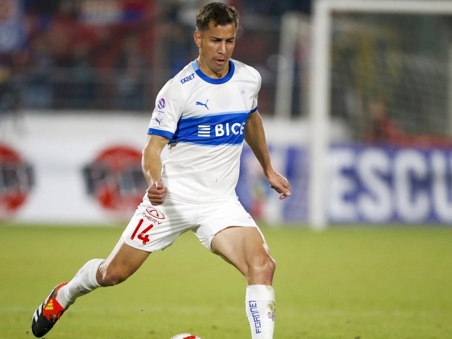 River acordó la llegada del delantero chileno Tapia