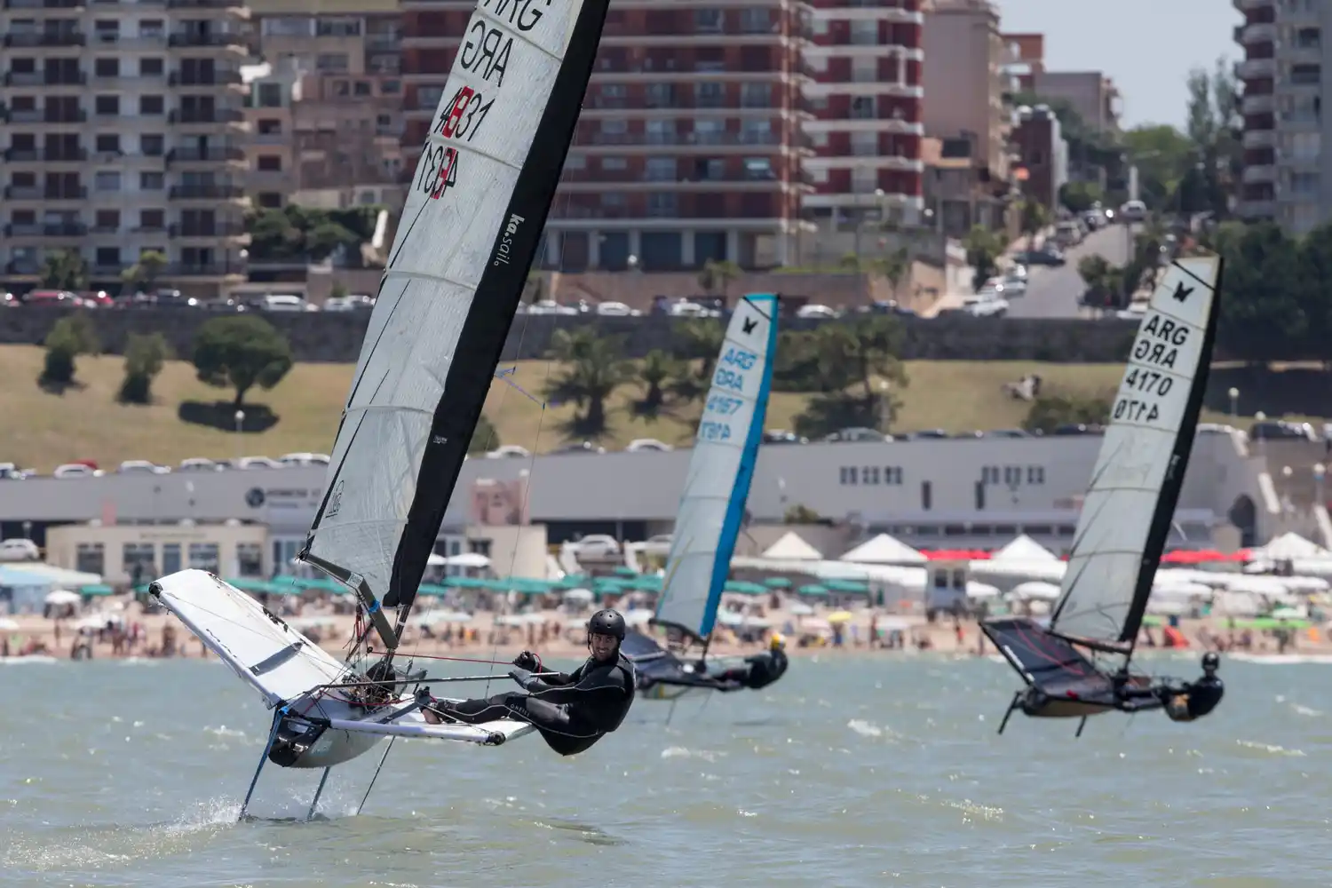 Los barcos iniciaron su vuelo