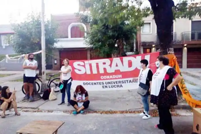 Los docentes universitarios convocan a estudiantes a una gran asamblea virtual