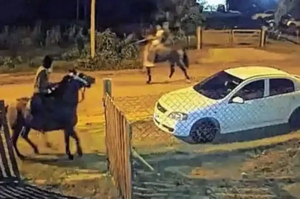 Como en el “Lejano Oeste”: montados a caballos y a los tiros, intentaron robar una casa en Concordia