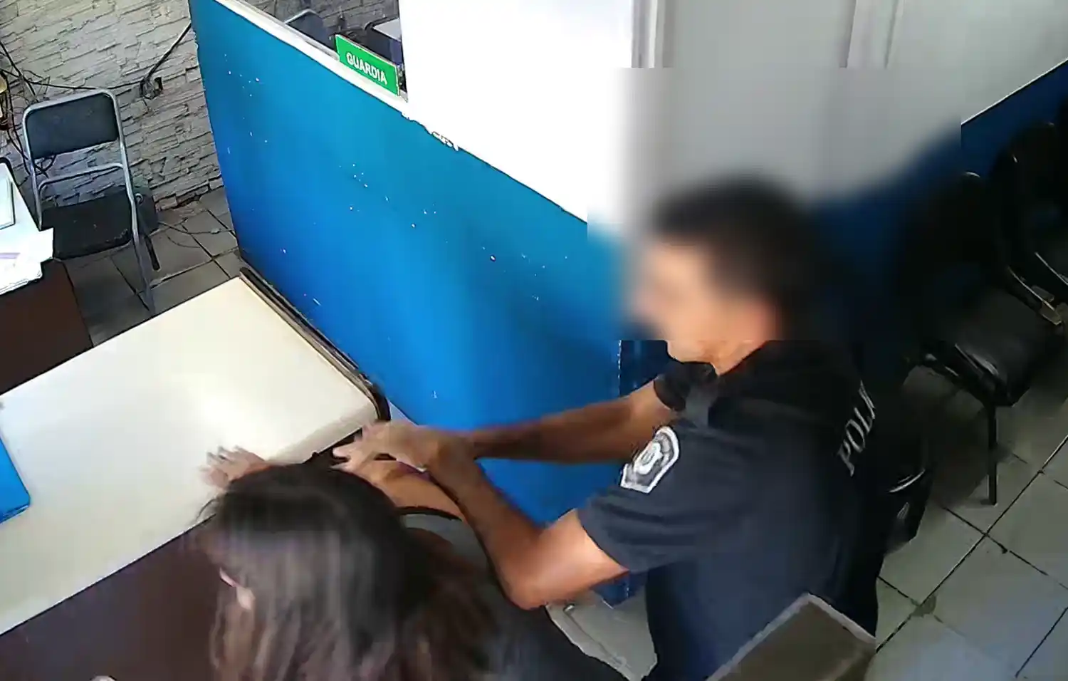 La violenta situación ocurrió en la Comisaría Decimosexta.