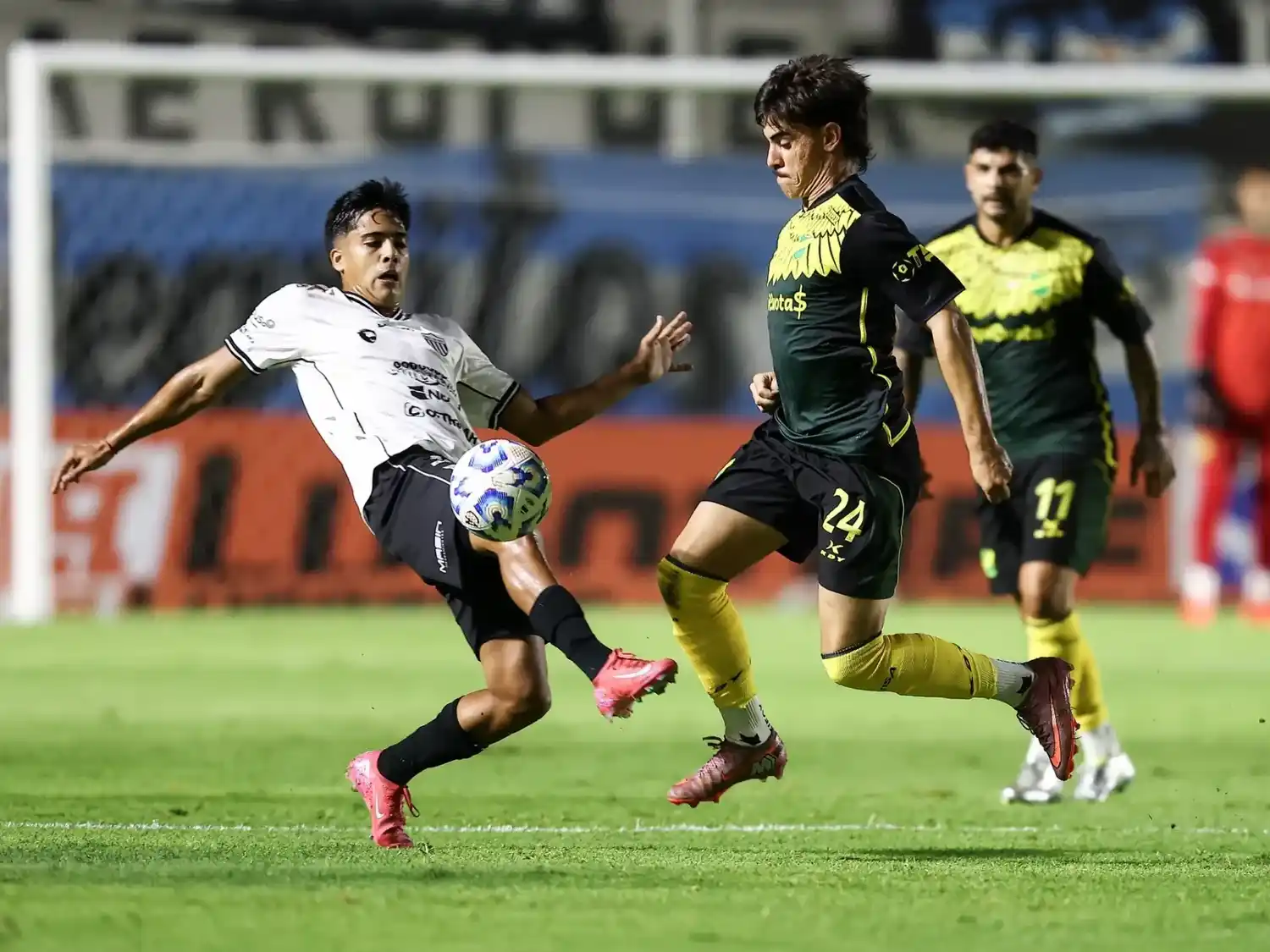 Defensa y Justicia se medirá con Racing en la próxima instancia.