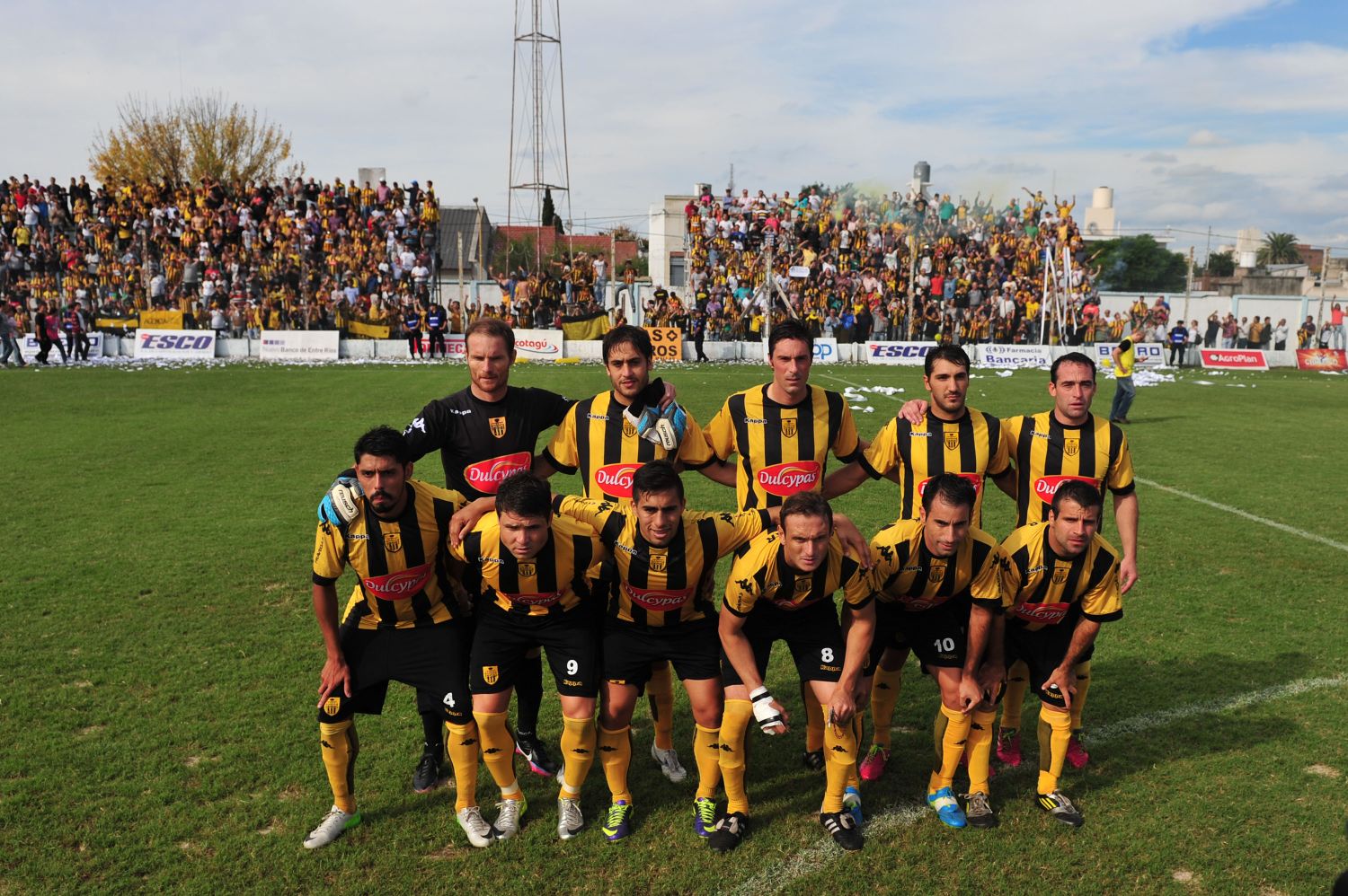 Bertoya, Capella, Azcárate, Strada y Michel. Peirone, Vilchez, Giménez, Monay, Bucci y Krüger. 29/4/14: Santamarina campeón en Entre Ríos.