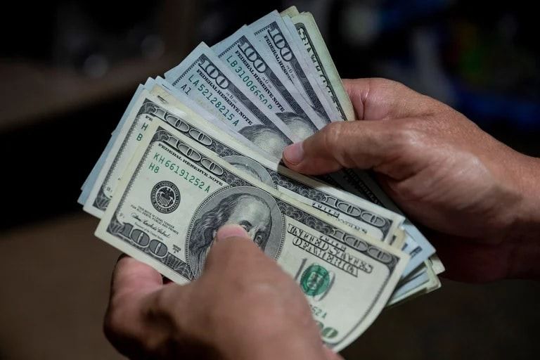 Estafaron a un octogenario en 13 mil dólares