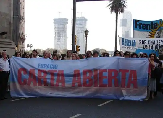 Carta Abierta pide reforma de la Constitución, más intervención estatal y controlar la inflación