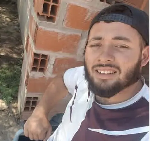 Apenas liberado publicó su propia foto para responder comentarios en redes sociales. Foto: captura de pantalla La Opinión.