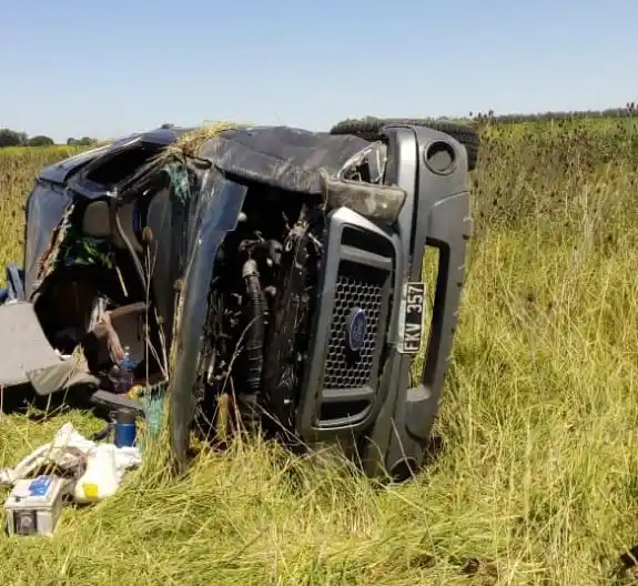 Dos personas hospitalizadas tras volcar en ruta 88