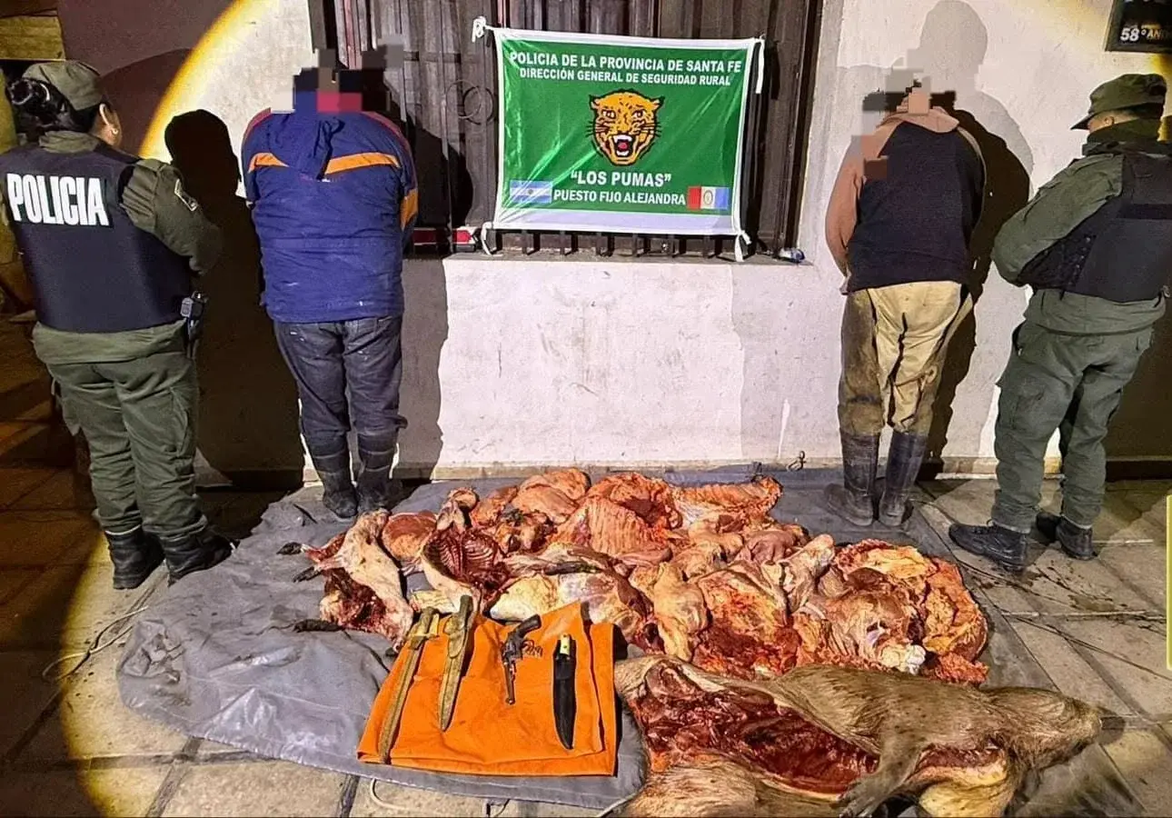 Aprehendieron a dos hombres por presunto abigeato, caza ilegal y portación de un arma