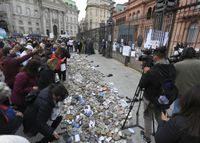 Homenajearon a las víctimas del Covid, con rechazos al Gobierno