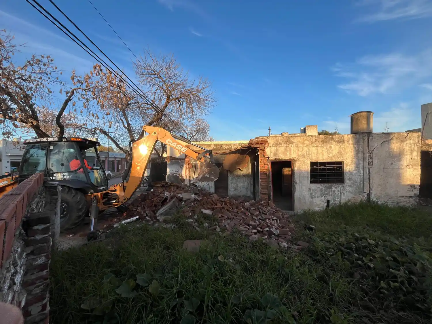 Las máquinas municipales trabajando en el sector. Foto: MVT