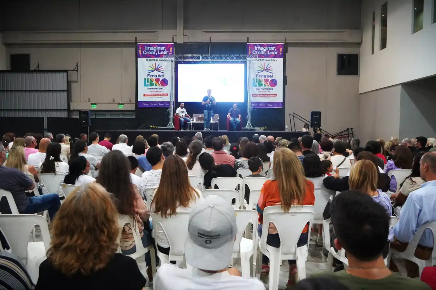 La 7° edición de la Feria del Libro  presenta a grandes autores argentinos durante sus tres días.