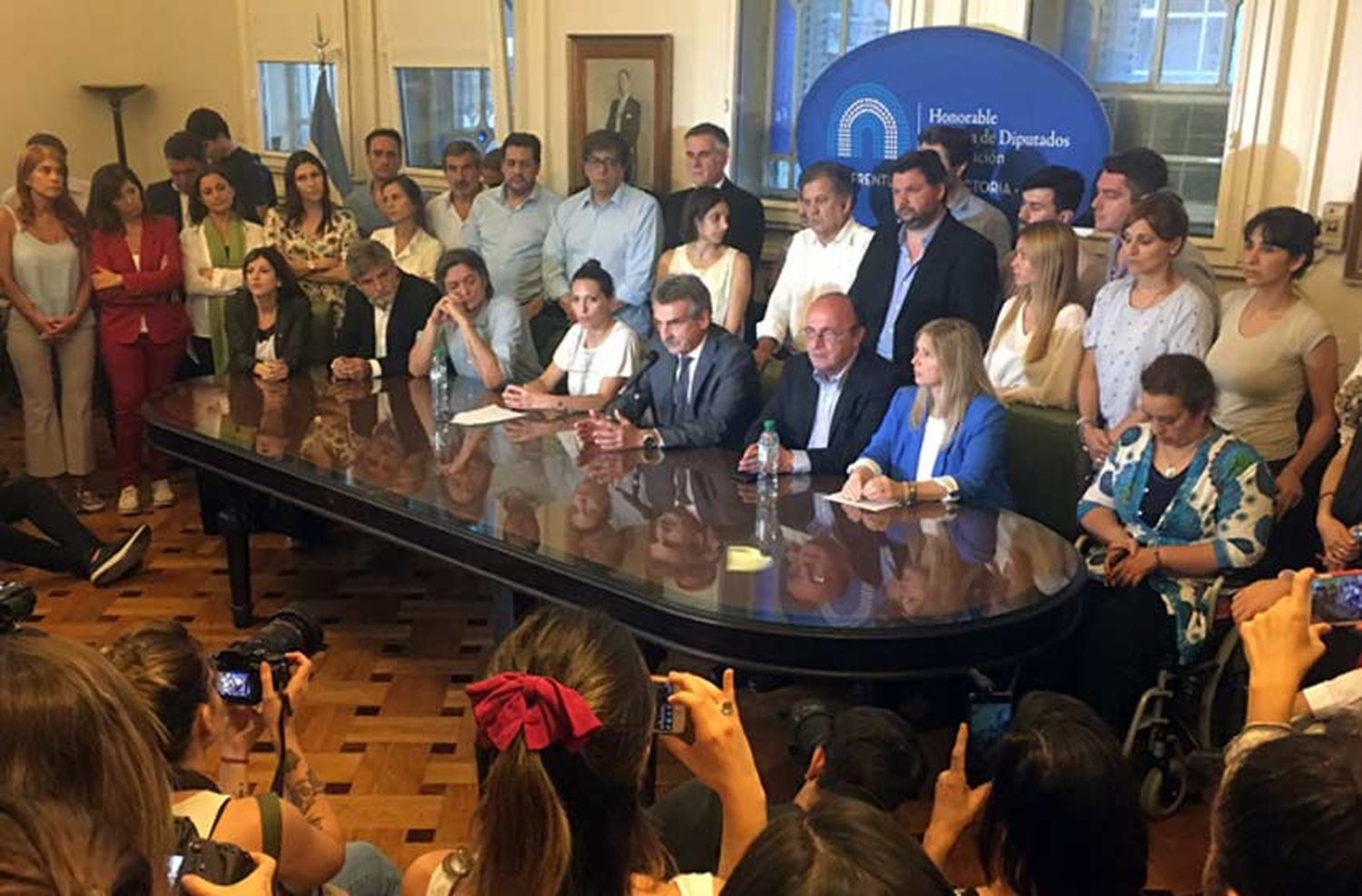 Agustín Rossi criticó la idea de un DNU