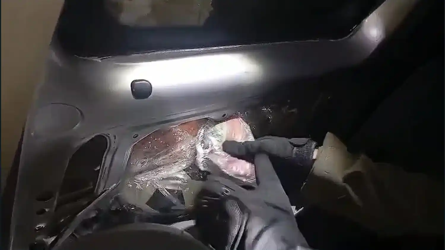 Gendarmes detectaron a un auto sospechoso viajando por Santa Fe y acertaron: tenían “escondido” 25 kilos de marihuana