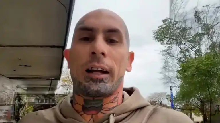 La furia del cantante de Ke Personajes con los fans que le piden plata: “Los voy a escrachar”