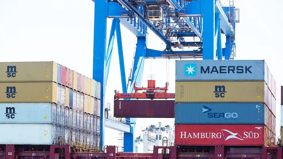 En medio del debate, las importaciones de indumentaria y calzado superaron los USD 1.500 millones en el último año