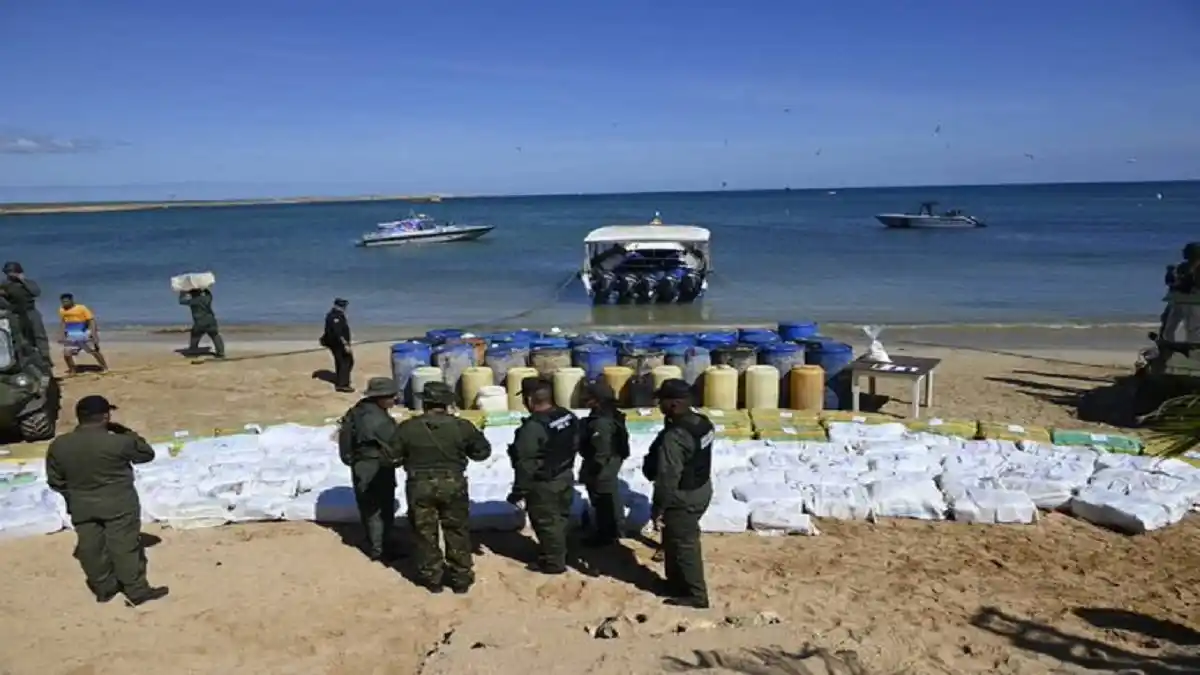 Dos toneladas y media de DROGAS incautan dentro de embarcación en Falcón