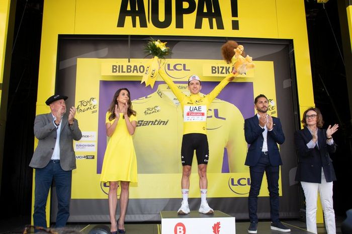 Adam Yates ganó el duelo de gemelos en el arranque