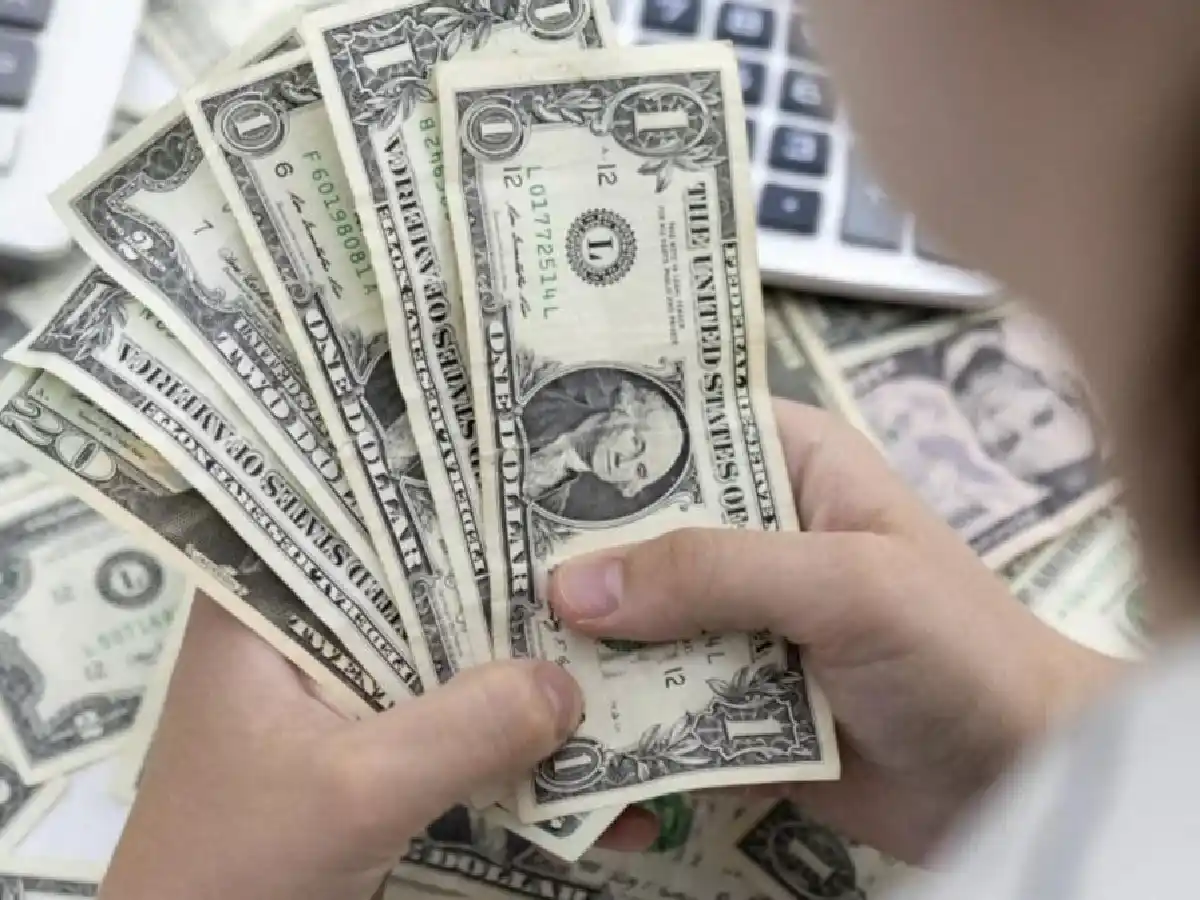 El dólar blue sigue su escalada y cotiza con un nuevo récord