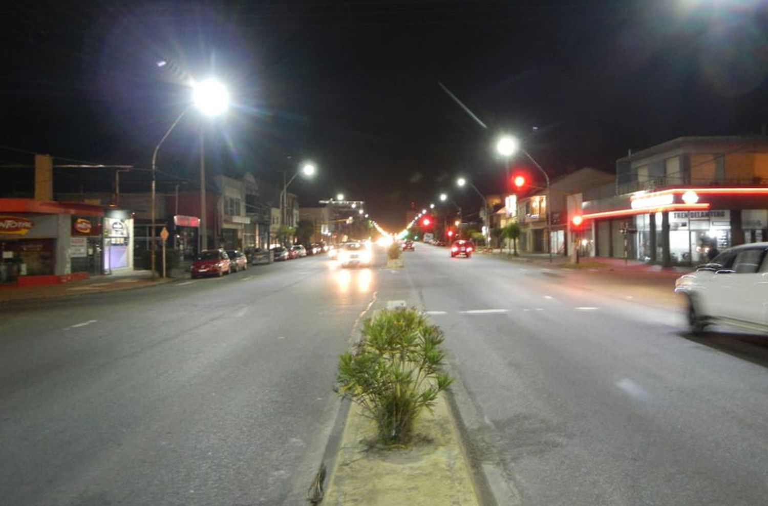 Comenzó la instalación de iluminarias LED sobre Juan B. Justo