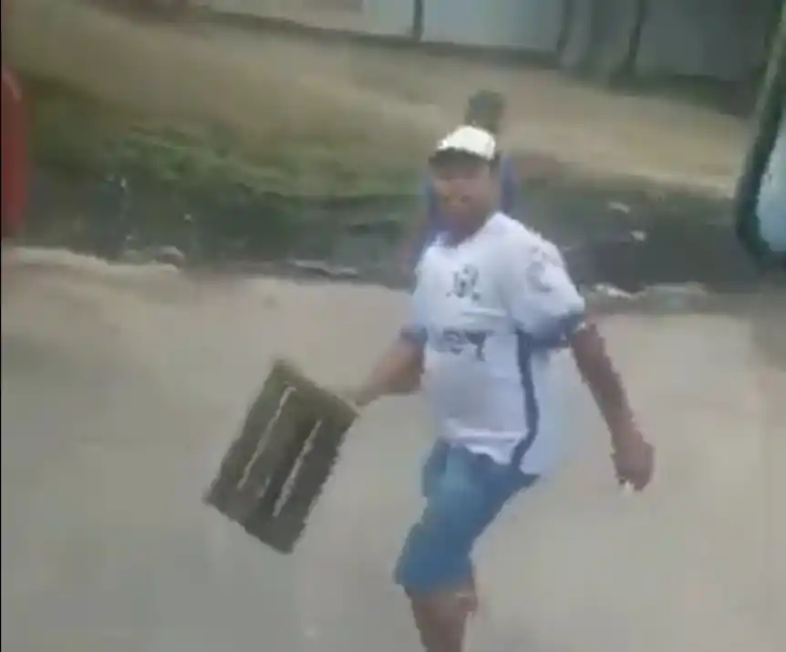 En Florencio Varela atacaron a un colectivero y los pasajeros reaccionaron: "Seguilo que lo hacemos mierda"