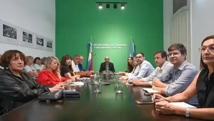 El Gobierno provincial y los estatales llegaron a un acuerdo en paritarias