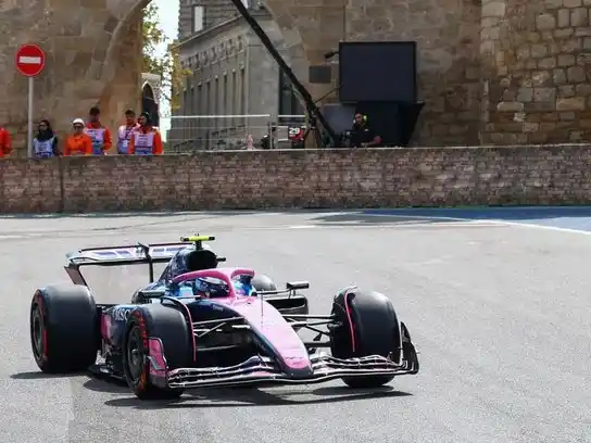 Franco Colapinto terminó 19° en la primera práctica en Bakú