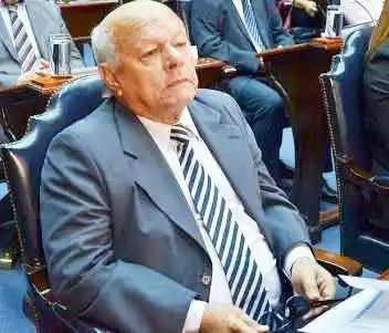 “Es una buena oportunidad para discutir una
nueva Constitución, incorporando derechos”