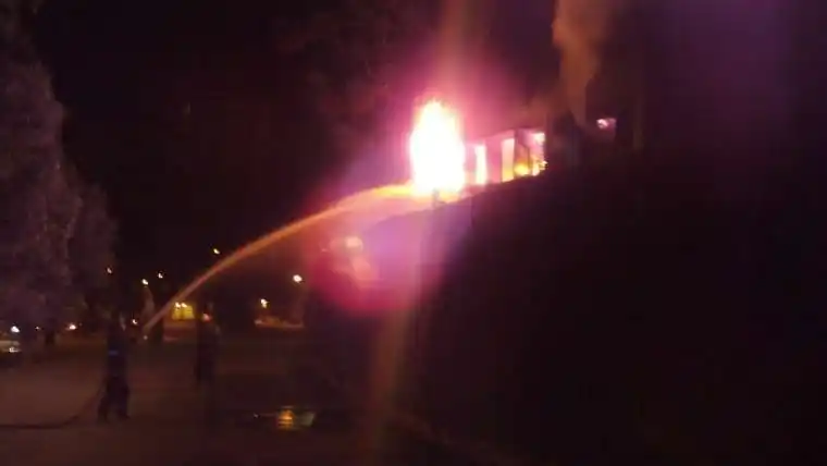 Se incendió un sector con colchones en el club GER