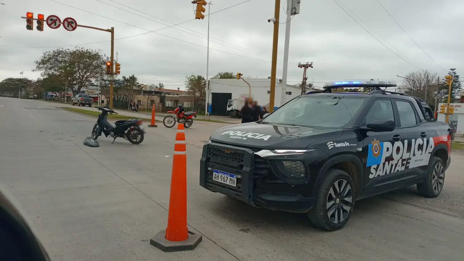 Choque en barrio Fasoli: un motociclista fue trasladado por el 107 - 3