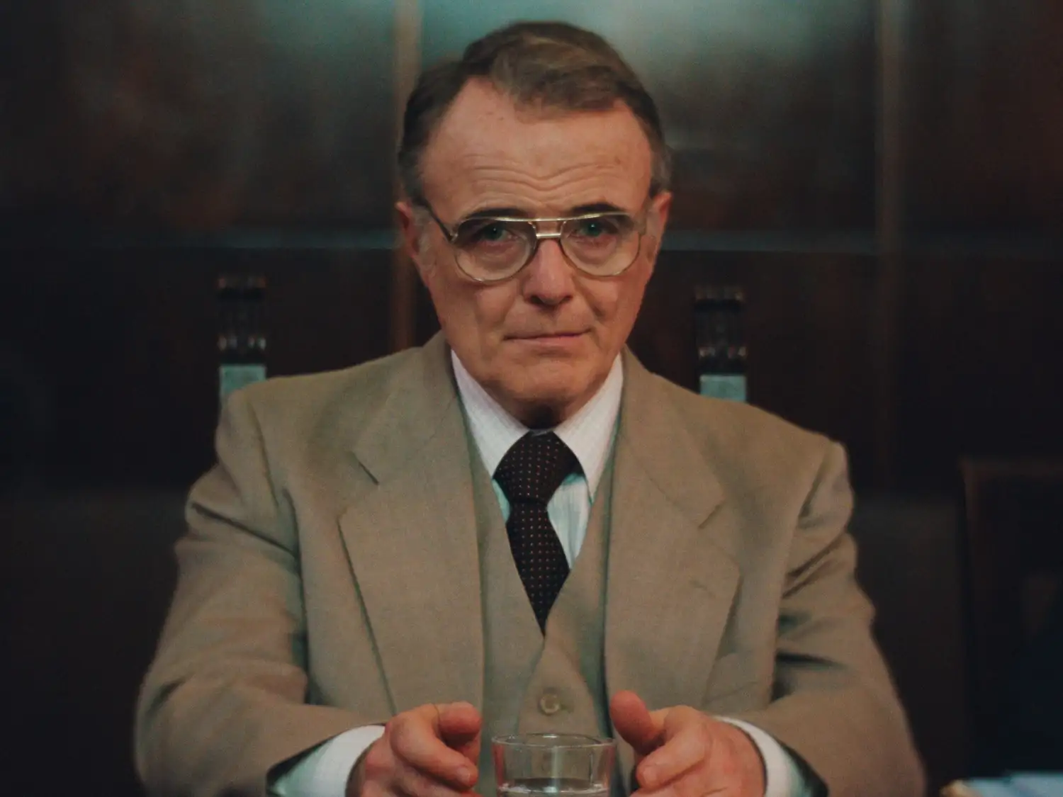 El elenco principal está integrado por Luis Machín, quien interpreta al protagonista, junto a Carla Peterson, Mercedes Morán, Maite Lanata, Marcelo Subiotto, Paola Barrientos y Alberto Ajaka.